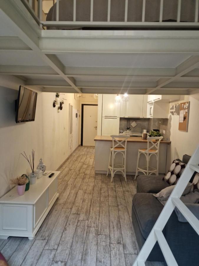 Cris Howme Apartment